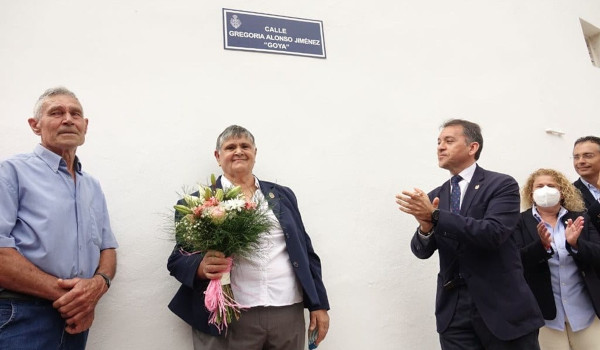 Santa Cruz reconoce la figura vecinal de Goya Alonso con una calle en Afur