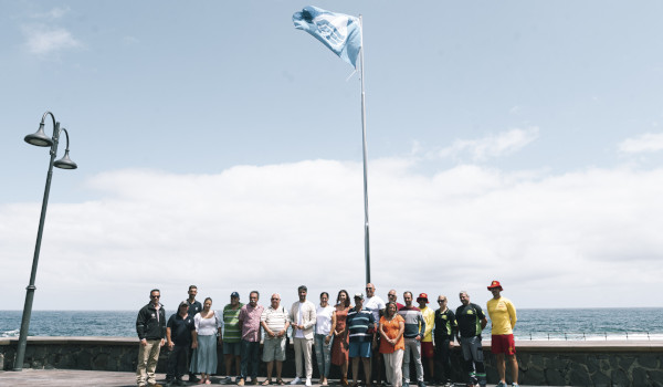 La Bandera Azul reconoce la riqueza medioambiental del litoral lagunero