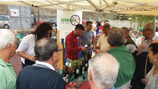 El mundo de la uva y la vid, en el Mercado del Agricultor y el Artesano de Tegueste