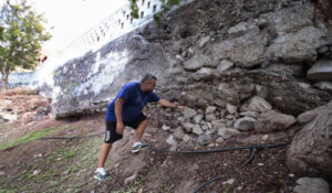 Cueva Bermeja advierte sobre el mal estado de una calle