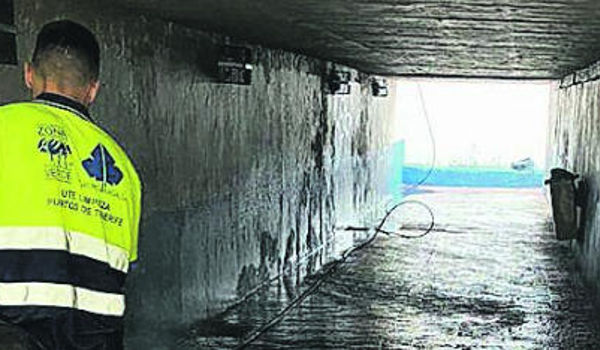 Puertos estudia instalar baños en los túneles peatonales de Santa Cruz