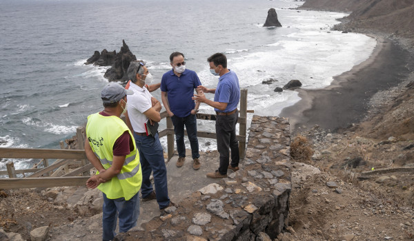 Las obras de mejora del acceso a la playa de Benijo se desarrollan según lo planificado