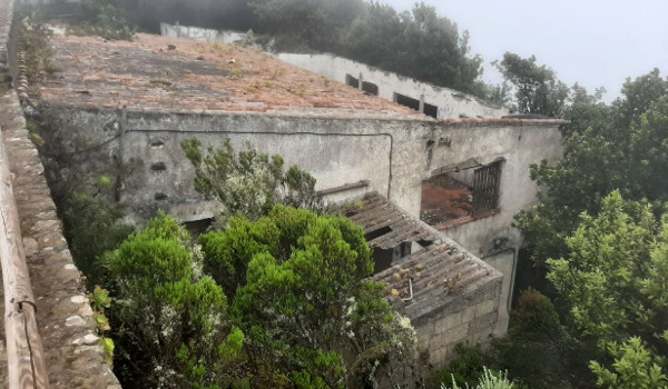 El Cabildo urge a Santa Cruz a tomar medidas en las ruinas del edificio del Pico del Inglés