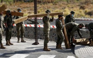 El Ejército inicia los trabajos de montaje de la pasarela que unirá San Andrés con Anaga