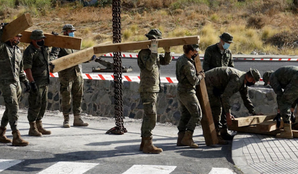 El Ejército inicia los trabajos de montaje de la pasarela que unirá San Andrés con Anaga