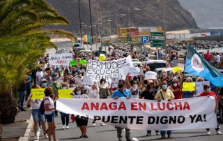 Vecinos de Anaga paralizan San Andrés para pedir un puente digno